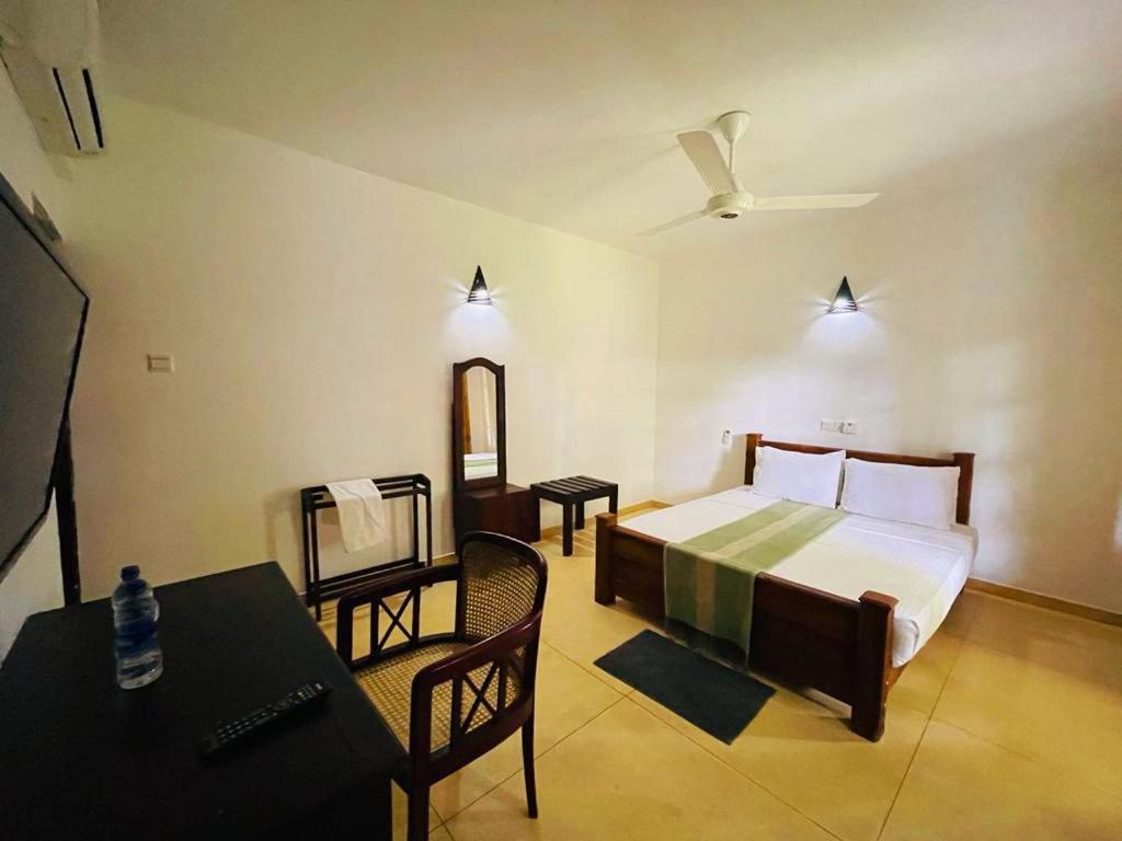 Kingfisher Resort Сигирия Экстерьер фото