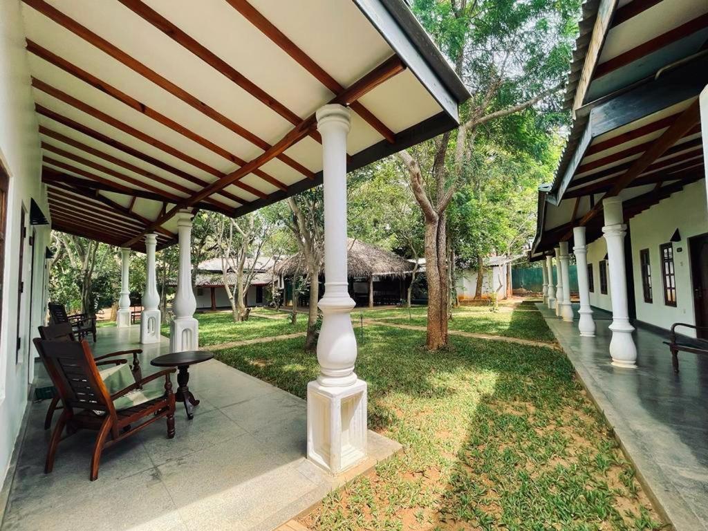 Kingfisher Resort Сигирия Экстерьер фото