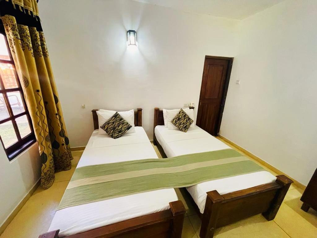 Kingfisher Resort Сигирия Экстерьер фото