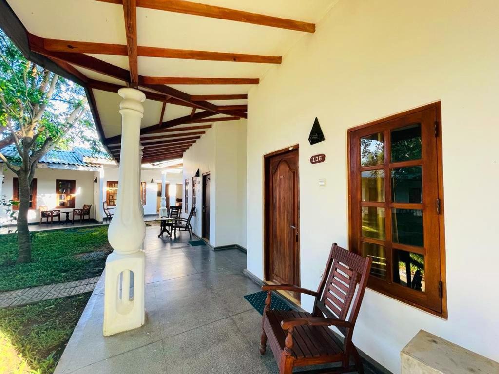 Kingfisher Resort Сигирия Экстерьер фото