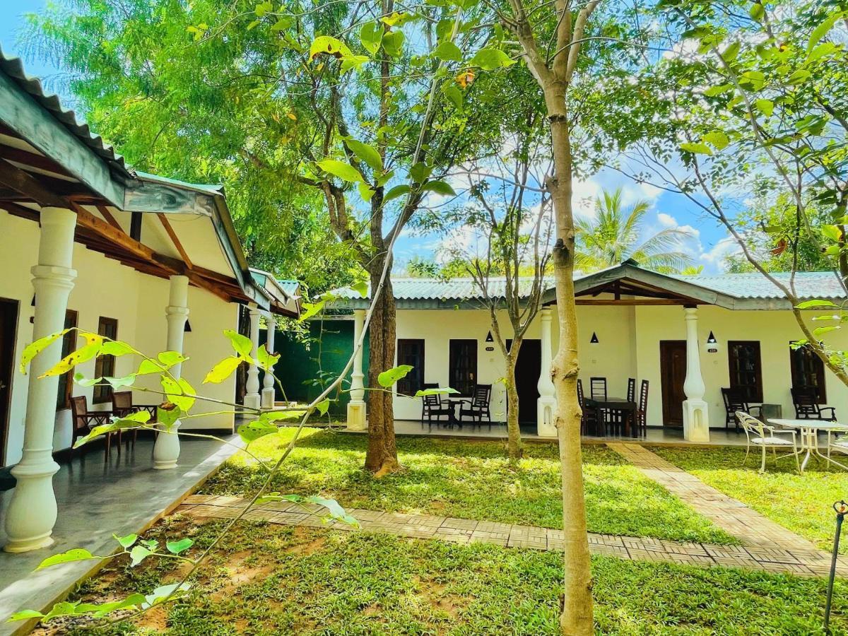 Kingfisher Resort Сигирия Экстерьер фото