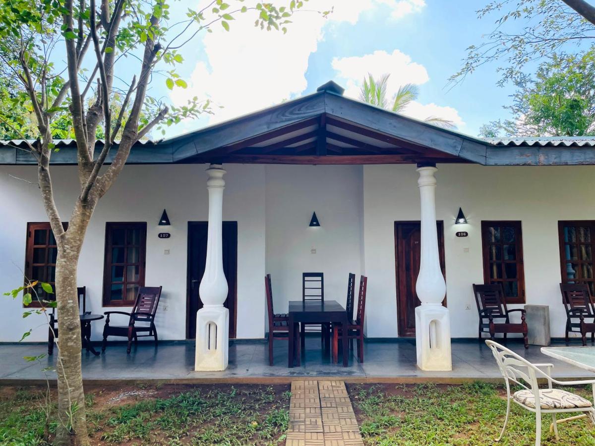 Kingfisher Resort Сигирия Экстерьер фото