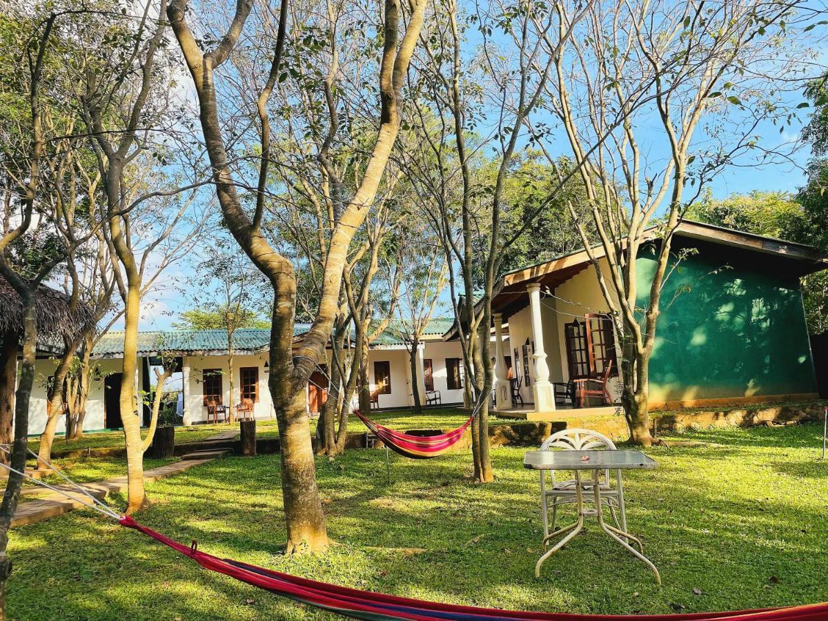 Kingfisher Resort Сигирия Экстерьер фото