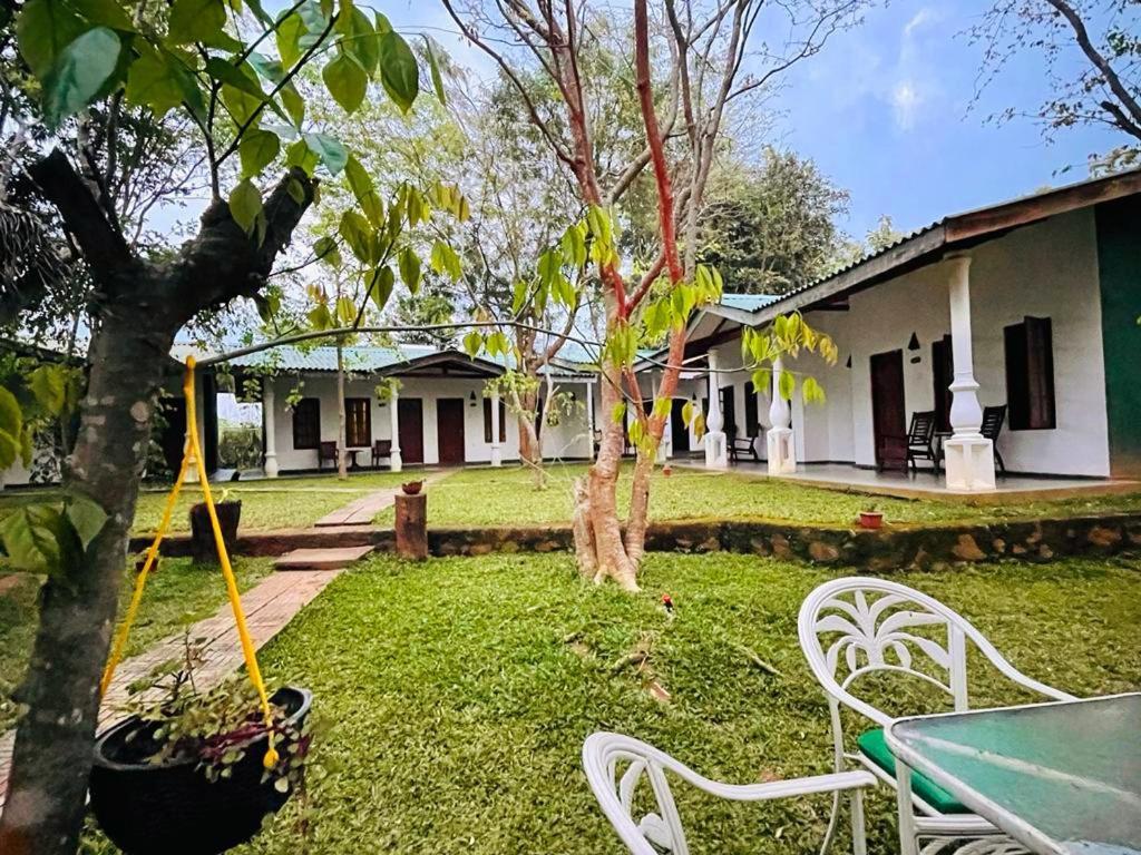 Kingfisher Resort Сигирия Экстерьер фото