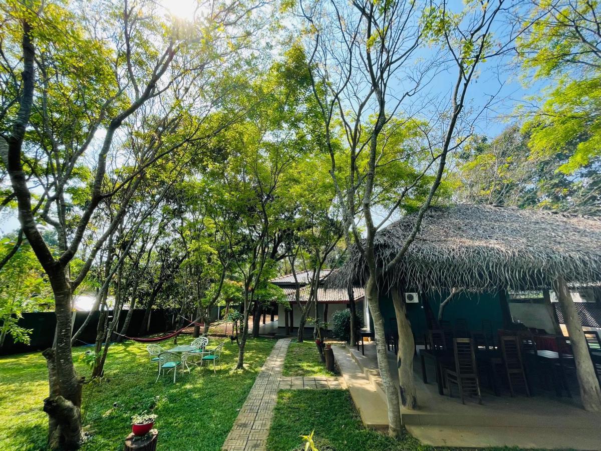 Kingfisher Resort Сигирия Экстерьер фото