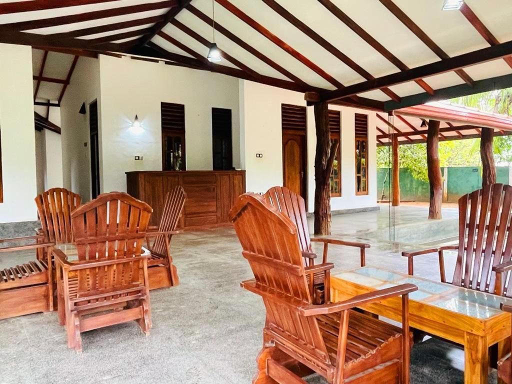 Kingfisher Resort Сигирия Экстерьер фото