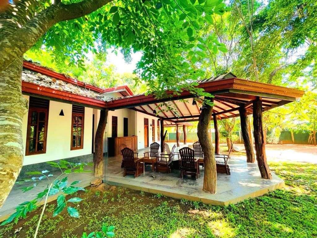 Kingfisher Resort Сигирия Экстерьер фото